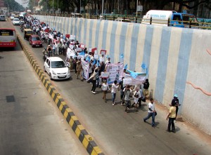 The queue of people walking stretched to around 1 km at its longest