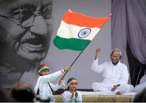 Hazare, Gandhi and the Tiranga Waving Kids - Perfect Pic